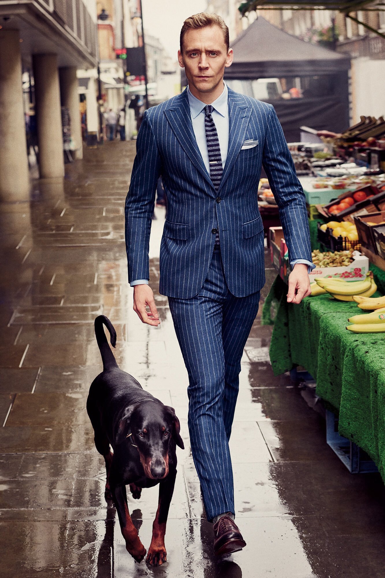 人ちゃん على تويتر もしもあの人がキングスマンだったら トム ヒドルストン ごめんね と心から申し訳なさそうにしながら敵の頭を撃ち抜く紳士 基本的に紳士なのでできるだけ殺生はしたくない 同じくエージェントのティルダ スウィントンに幼少期から紳士