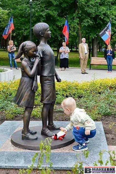 Сидорюк Кирилл Владимирович 21.06.2001 года рождения (13 лет) , погиб 29 августа 2014 в селе Буткевич во время артобстрела #ВСУ.
Своим телом закрыл от осколков девятилетнюю сестру, подарив ей таким образом жизнь.
Вечная память герою!!
#ДНР #РФ #Донбасс #Новороссия #Донецк
