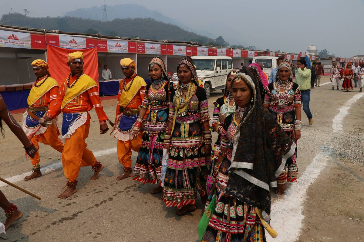 UTDBofficial's tweet photo. Swivel your eyes and get immersed in the vibrant hues of Uttarakhand's culture with these captivating performances on #Day1 at Tehri Lake Festival, 2018.There's a lot more in store for you.
#Tehri #TehriLakeFestival #UTDB #TLF2018 #UttarakhandTourism #GMVN #exploretheunexplored https://t.co/mT3UVWoj9E