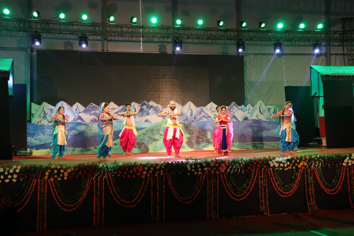 UTDBofficial's tweet photo. Swivel your eyes and get immersed in the vibrant hues of Uttarakhand's culture with these captivating performances on #Day1 at Tehri Lake Festival, 2018.There's a lot more in store for you.
#Tehri #TehriLakeFestival #UTDB #TLF2018 #UttarakhandTourism #GMVN #exploretheunexplored https://t.co/mT3UVWoj9E