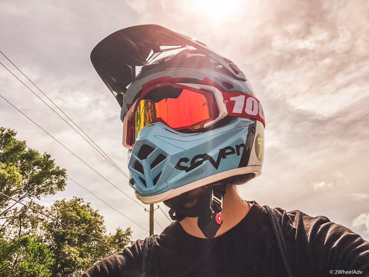 2wheeladv's tweet photo. Rocking my new dirt bike lid by Bell. The Moto 9 Flex.
•
•
#overlandadventure #bellhelmets #2wheeladv #thechoiceofprofessionals #motorcycle #motorcyclegear #dirtbike #motorcross #ride100percent #dualsportlife #offroad @100PerCentMoto @BellPowersports https://t.co/eUoYa39tEp