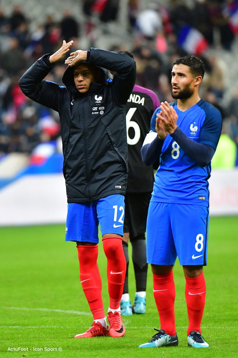 ActuFoot_'s tweet photo. Kylian Mbappe : « Nabil a une qualité technique tellement au-dessus de la moyenne... Je n'ai qu'à faire la planche. »

Nabil Fekir : « C’est facile de jouer avec Kylian car c’est un grand joueur. » https://t.co/9J9SBsybk4
