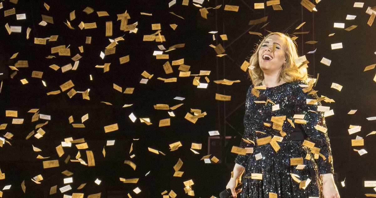 adelepoland_'s tweet image. Some photo from #Adelelive2016 @Adele wiyh confetti! I love her smile! She is so cute and amazed! True Love her