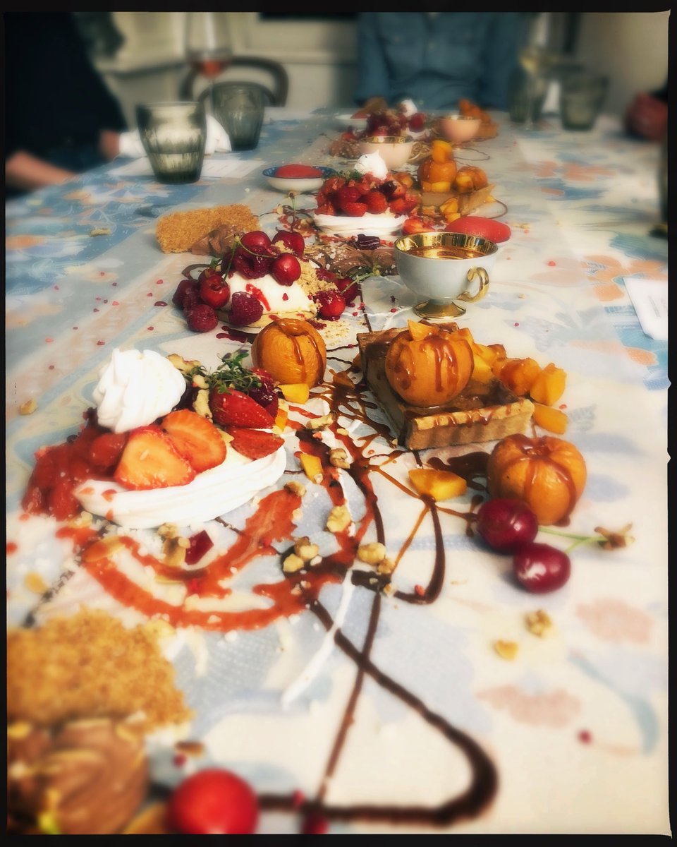 Fabulous698B's tweet photo. It’s a grey day but only a 4 day week so how bout a bit of dessert! Book four our fabulous dessert and more @DesignMyNight #dessert #booknow #popuo #supperclub #archway #london #delicious #seewhatshoongon https://t.co/Y7XljEdoeu