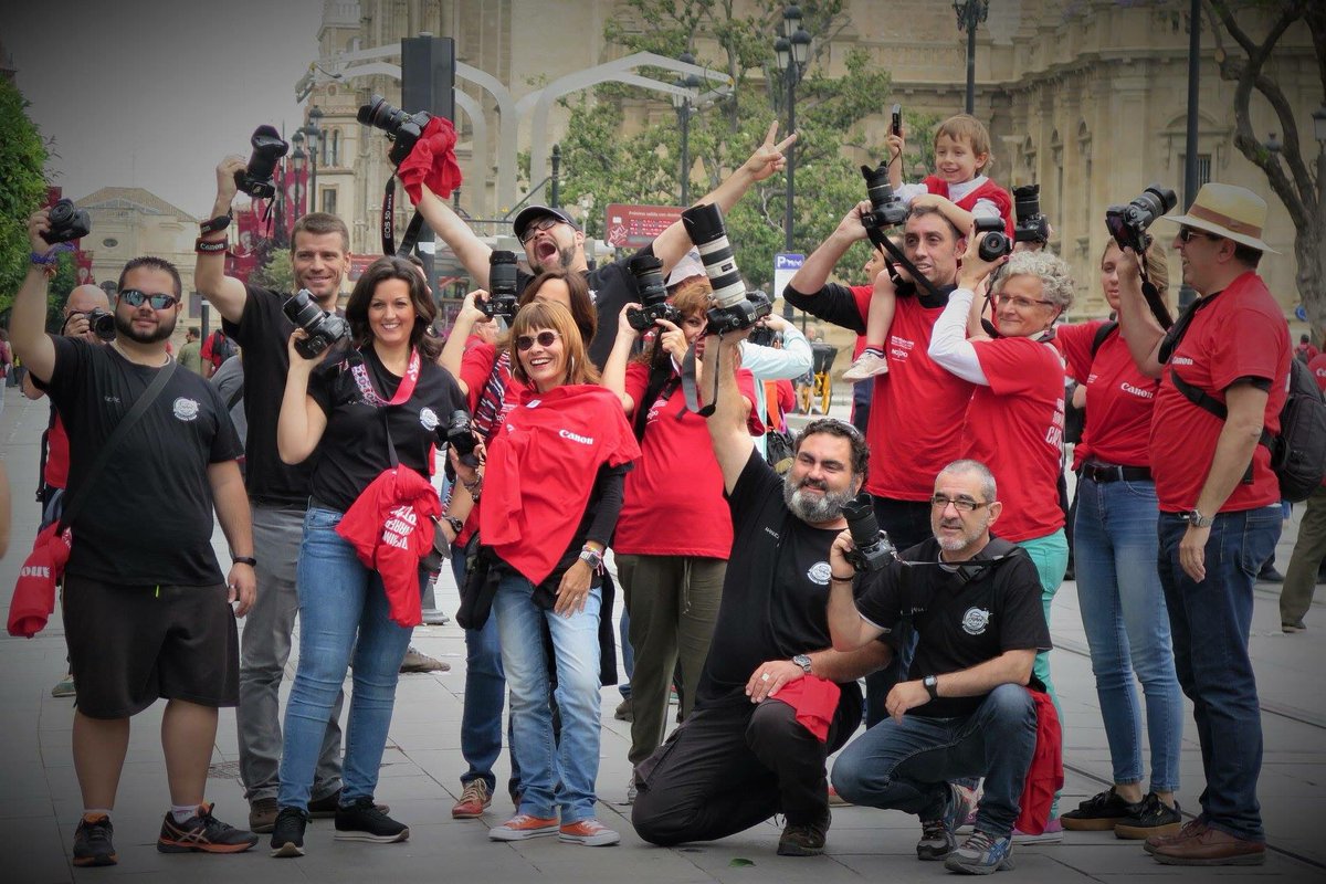 ACFotoquinto's tweet photo. Este fin de semana se a llevado la VI Edición de #Turifoto18 #photoquivir18 y allí estuvieron algunos de los miembros de nuestra asociación @MARTINIGLESIASL @CanonEspana @SanDisk @Ayto_Sevilla https://t.co/u7HF0qPd6l
