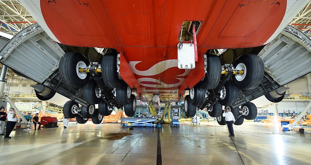 emirates's tweet photo. Emirates Engineering successfully accomplishes the first-ever complete replacement of landing gear systems on an Emirates @Airbus A380. https://t.co/kXcIvokDWV https://t.co/csD8tRJeqN