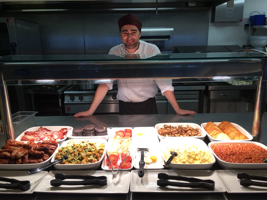 Worthing_PI's tweet photo. Robbie is ready to serve up a great breakfast for our guests today 🙂#busybreakfast @southcoastarea @SDEBDD https://t.co/TFECvfdjtZ