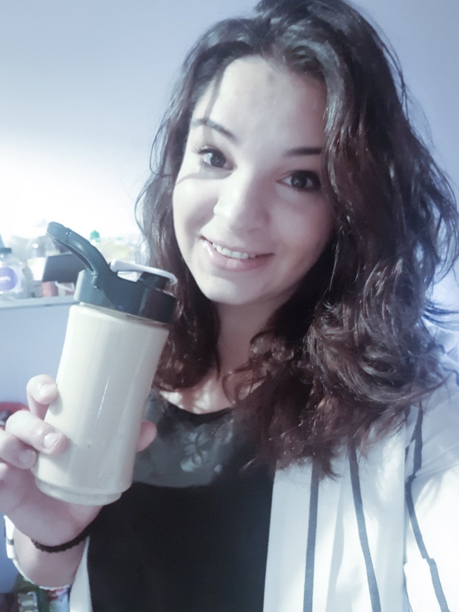 Fatima_Mulero's tweet image. Buenos, bonitos y enérgicos días twitteros! Que gustazo dan esos días en los que te levantas de un salto con las pilas al tope. Hoy toca #smartshake de capuccino que no me ha dado tiempo en casa. Vámos pá Toledo, que hay #DemoDay #Lazarus4 #feelgood #herbalife