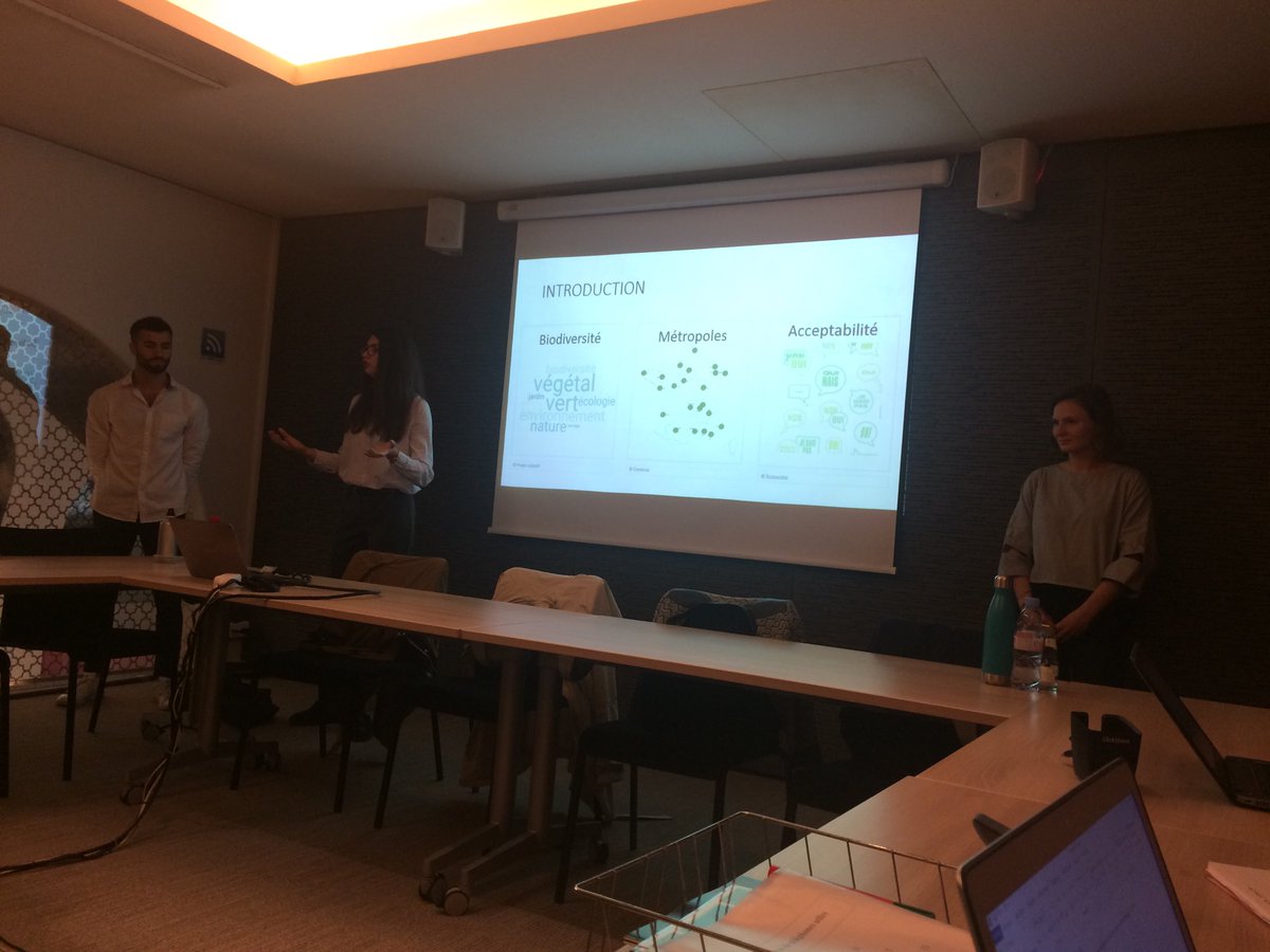 Brigittefouill1's tweet photo. Projets collectifs/capstones @ScPoEUrbaine #MasterSTU aujourd’hui 29 mai Biodiversité @CaissedesDepots introduction#marc Abadie. https://t.co/Nf694pBvEk
