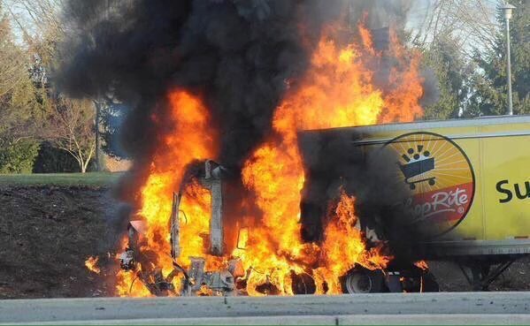 Flemmy_002's tweet image. SO MUCH MORE JAMMED!!! 😂😂🚒🚒🚨🚨⚡⚡🔥🔥 #TrailerJamShow