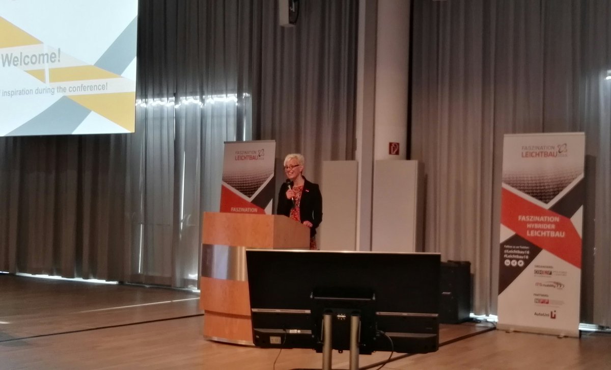 Leichtbau18's tweet photo. Los geht's: Prof. Anke Kaysser-Pyzalla, Präsidentin @tuBraunschweig, und Prof. Klaus Dröder #OpenHybridLabFactory #IWF @tuBraunschweig eröffnen die Tagung Faszination Hybrider #Leichtbau #Leichtbau18 https://t.co/ZYoe19MJon