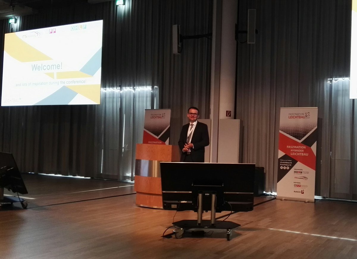 Leichtbau18's tweet photo. Los geht's: Prof. Anke Kaysser-Pyzalla, Präsidentin @tuBraunschweig, und Prof. Klaus Dröder #OpenHybridLabFactory #IWF @tuBraunschweig eröffnen die Tagung Faszination Hybrider #Leichtbau #Leichtbau18 https://t.co/ZYoe19MJon