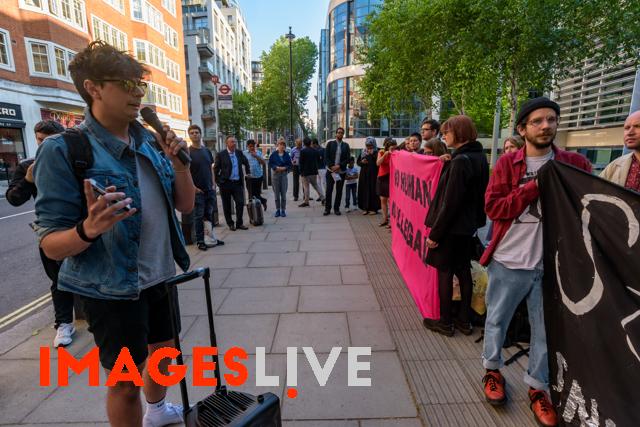 imageslive's tweet image. Stop Forcible Deportation Charter Flight To Pakistan, London, UK
#Stop #Forcible #Deportation #Charter #Flight #Pakistan #London #UK
Ph:Peter Marshall/#IMAGESLIVE