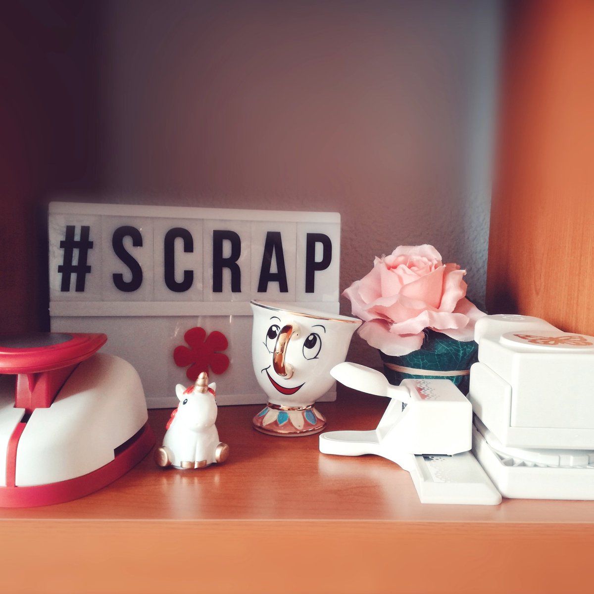 MJesusValero's tweet photo. Rodearte de cosas bonitas que te inspiran es el mejor aliciente para que aflore tu creatividad
#martes #Buenosdias #chipmug #lightbox #lifestyle #scrapbooking #creatividad #papel #crafts #papercrafting #scrapbook #Inspiración #papelería #scrap #ideas #inspiration https://t.co/lkiBh33nvQ