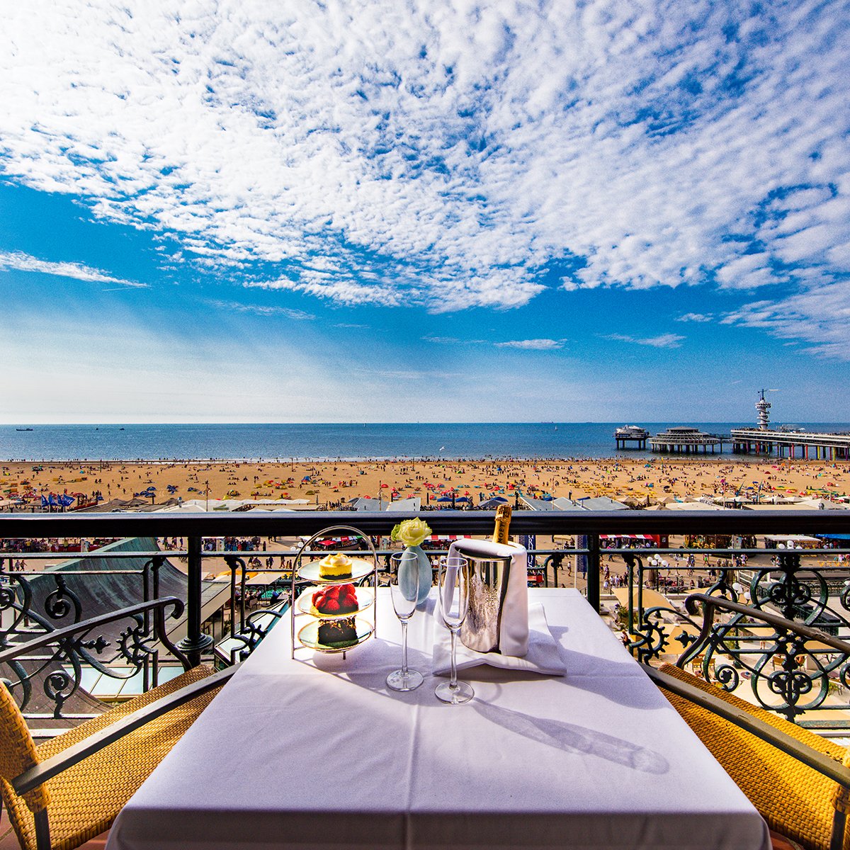 ☀️ De weersverwachtingen zien er fantastisch uit! Geniet van een prachtig weekend met het unieke uitzicht op de Scheveningse Kust: goo.gl/15NTtr