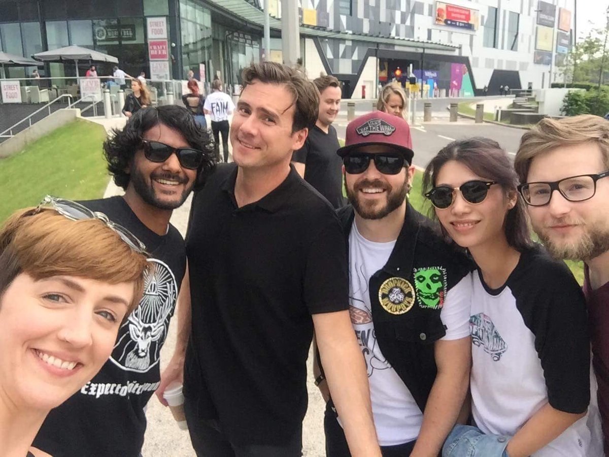 xcocowux's tweet photo. Had a great day at Slam dunk, Jimmy eat world were amazing 🔥 to top it all off we met the legend himself #slamdunk2018 #slamdunkmidlands #jimmyeatworld https://t.co/B1r0lOmNzJ