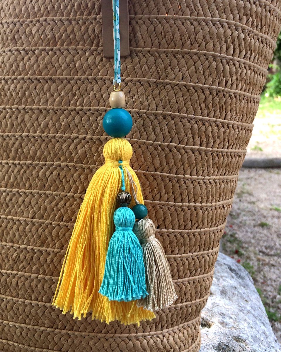 fabdeloulette's tweet image. 🌵💐🌻💚Summertime is coming!!! Pom pom bag accessory, Multicolor tassel for straw basket and beach bag buff.ly/2KKLyaS #EpicOnEtsy #craftshout #craftychaching #crafturday #summeraccessories #2018trend #summercollection #2018earrings  #summertime #jewellery