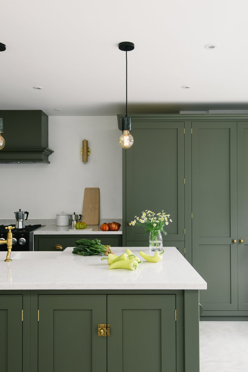 We thought we'd show you this lovely olive green Shaker kitchen to start your Tuesday morning. We love every single thing in this space and it makes it even better that it's in the cool seaside town of Hove, what a dreamy spot to be. #Seaside #Shaker