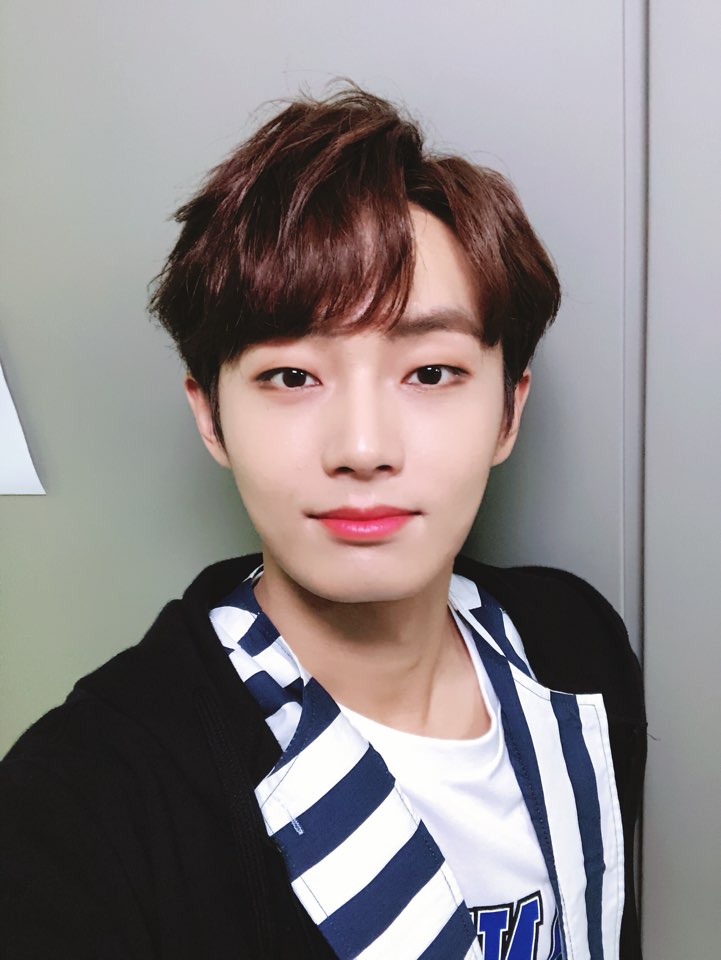LONGGUOofficial's tweet photo. [#용국] 잠시후 오후 6시 30분 SBS MTV 더쇼 MC용국을 만나볼까요~? 
팬 여러분들의 많은 시청 부탁드립니다💕 https://t.co/wyq6ETN4CY