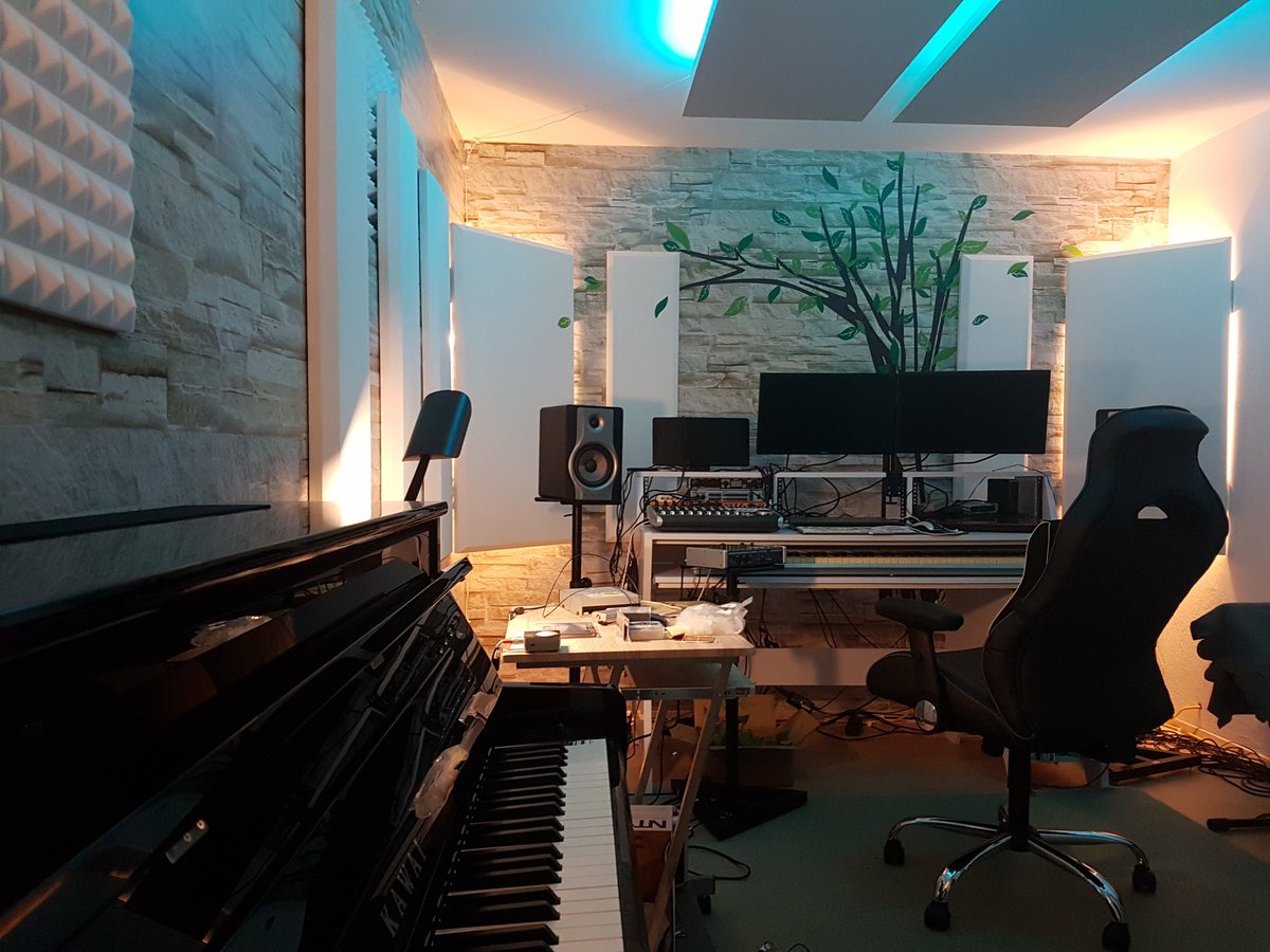 bluelyrah's tweet image. Entering the #sonarworks #reference4studio  competition. ;-) #lyrah