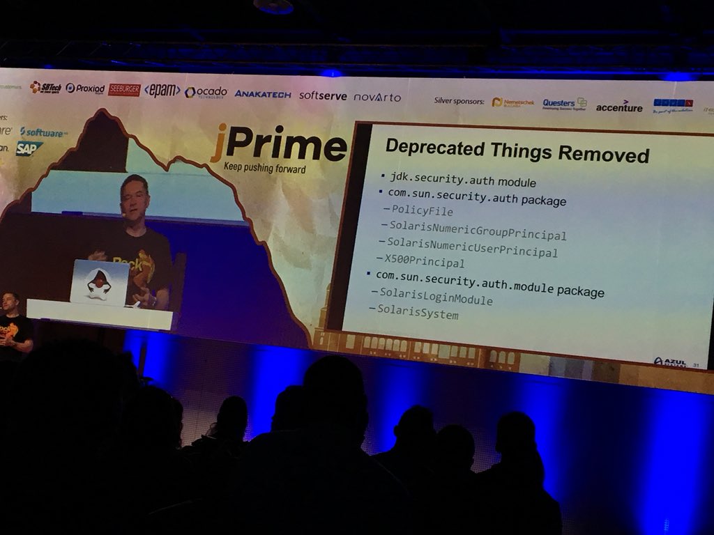 ameliaeiras's tweet photo. #usualsuspects 💪🏼😋💜 @speakjava from @AzulSystems #walkingthetalk with @java 💙history & its updates, how things have changed... #jdk6, #jdk7, jdk8, #jdk9, #jdk10 @jPrimeConf #sharingiscaring💫 https://t.co/VbatsHpuoA