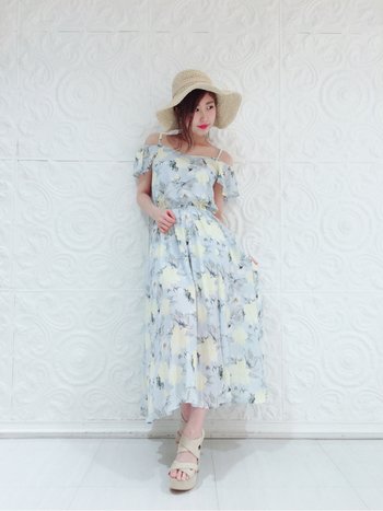 Cecil Mcbee Ar Twitter Newitem Vivi7月号掲載 エアリーな雰囲気が女の子らしい 夏のデートコーデが登場 オフショル風で華奢みせ効果も期待できます 花柄マキシワンピース 8 532 T Co Tkbbezkbsi Cecilmcbee セシルマクビー T Co