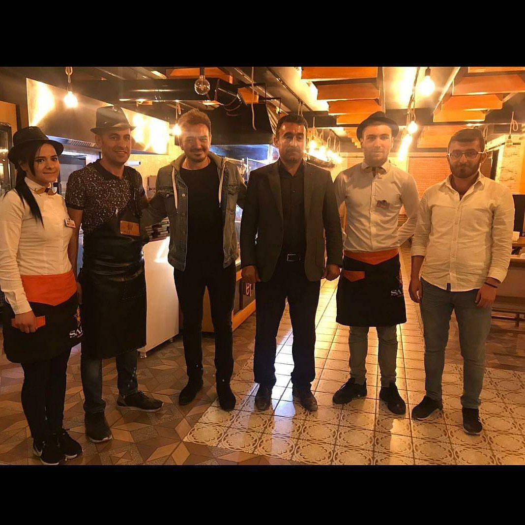 Sanatçı Orhan Ölmez Beyefendiyi Ağırladık. Bizleri  Tercih Ettikleri için Teşekkürler #orhanölmez  Beyefendi...☕🌹🔥