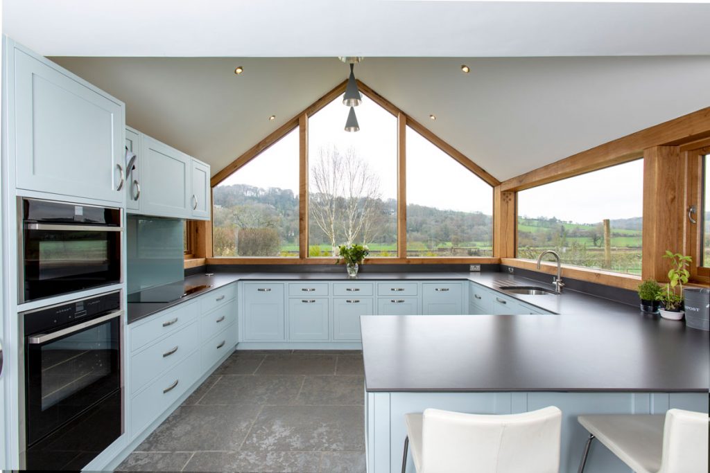 See pictures of a recent kitchen project we designed and created for a lovely couple, who lived in a gorgeous home surrounded by countryside, not far from our workshop in #Winsley >> bathbespoke.co.uk/2018/05/02/blu… #shakerkitchen #kitchendesigns #igerswiltshire #igersbath