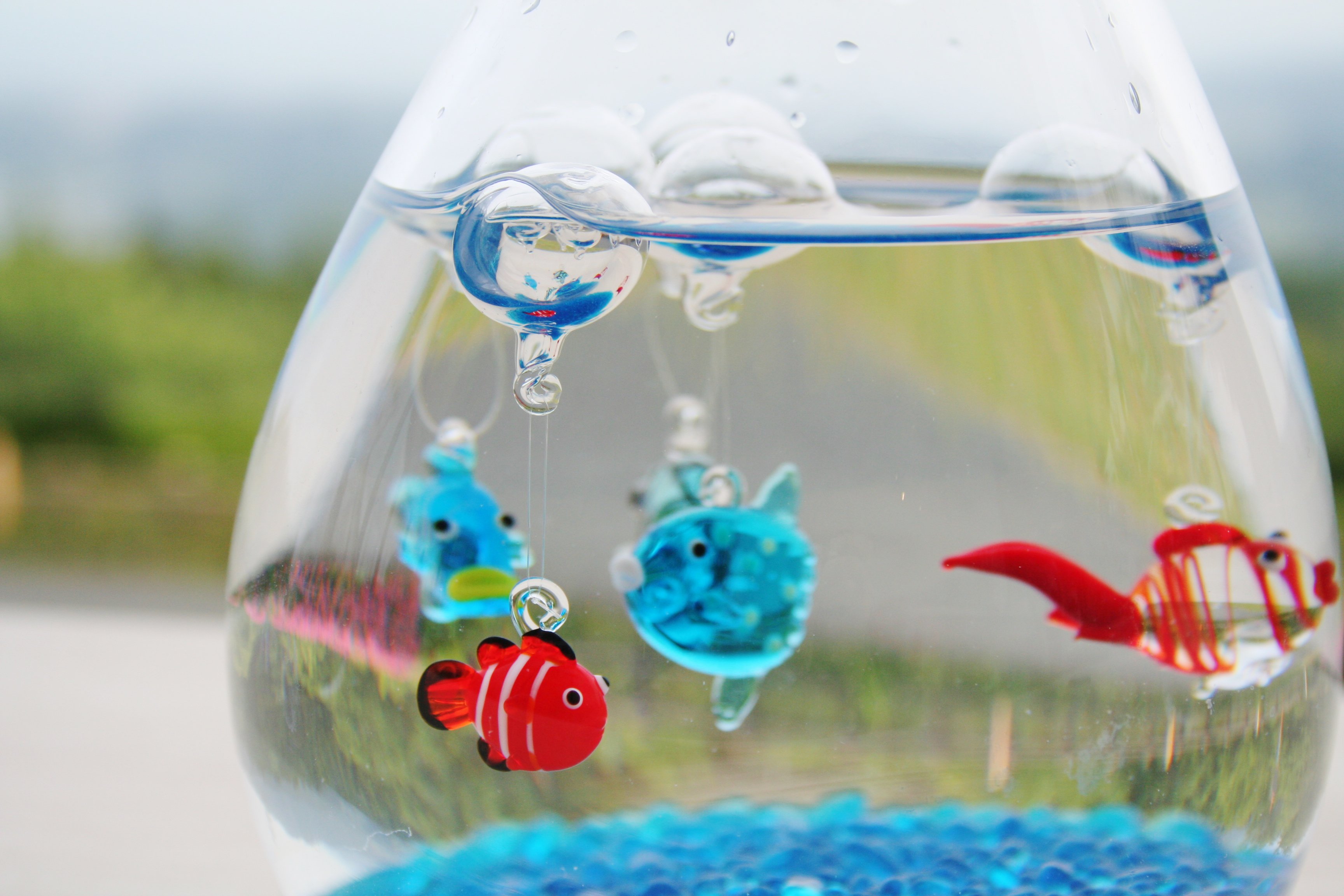 ガラス工房シリカ ガラスの浮き玉用の器です ビンや袋をかたどったものを作ってみました 明るいところに飾っておくとなんだか涼しげです ガラス 浮き玉 水槽 アクアリウム 涼しげ クマノミ チンアナゴ ガラス工房シリカ 北茨城 T Co
