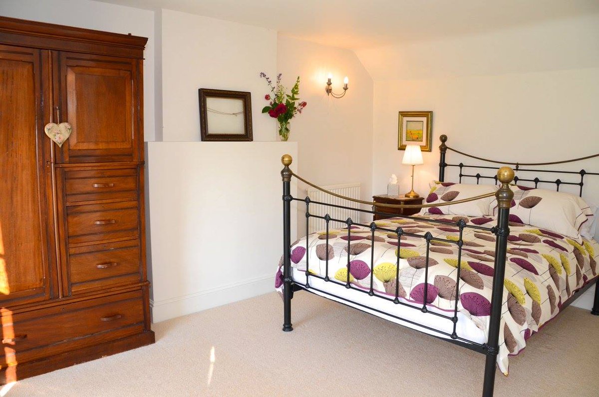 TheHolidayCots's tweet photo. Church Cottage is a luxurious self catering property nestled in the Somerset countryside. Sitting in its own mature gardens, there's plenty of space to relax & spend quality time with family & friends.
https://t.co/OQECgoYjKH
#Ashwick #Wells #Somerset #HolidayCottage #PetFriendly https://t.co/U68LY6uF1N