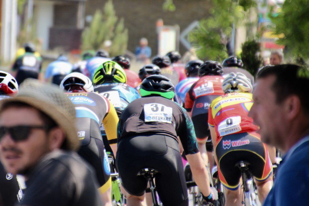 Snel en warm. Dat zijn misschien wel de twee beste woorden om De Hel van Petten 2018 te omschrijven😉

Renners, publiek en natuurlijk de organisatie bedankt voor weer een prachtige 3 Daagse!

Uitslagen: dehelvanpetten.nl/uitslagen/

Foto's op: facebook.com/dehelvanpetten/