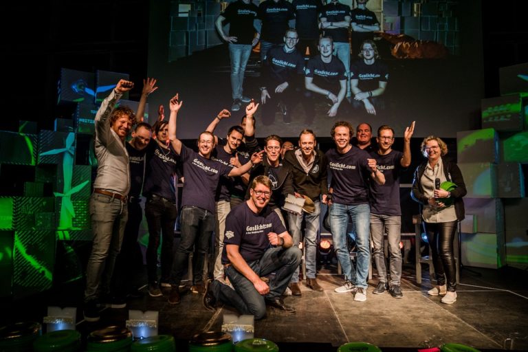 De #blockchain inzetten voor je bedrijf heeft de toekomst. Wij bouwden de #Benchain tijdens de grootste blockchaingers hackathon ter wereld en wonnen de eerste prijs! Vandaag spreken wij vol trots hierover op #TechLive2018. Check alvast onze video: bit.ly/2L3TDaU