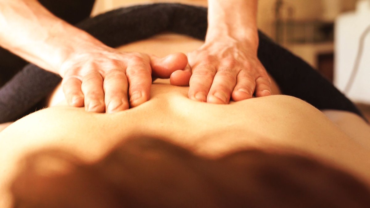 Un buen masaje relaja el sistema nervioso disminuyendo el estrés, te reduce la tensión muscular y estimula la circulación y elimina toxinas. Anímate!!! #masaje #Madrid #findesemana #relax
