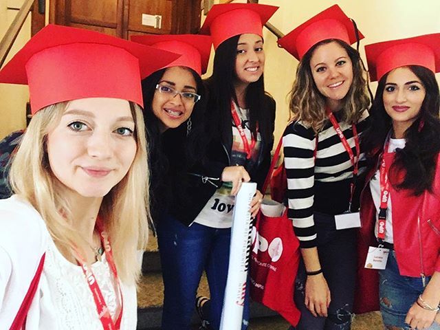 UniAvogadro's tweet photo. Le nostre girls sono in giro per #Novara a tappezzare di manifesti del Graduation Day. 
#gradday18 #vitadaborsisti #bravistudenti #uniupo #momentiupo #ufficiocomunicazione https://t.co/RC8rLQSGVA https://t.co/wGAWVlubGy