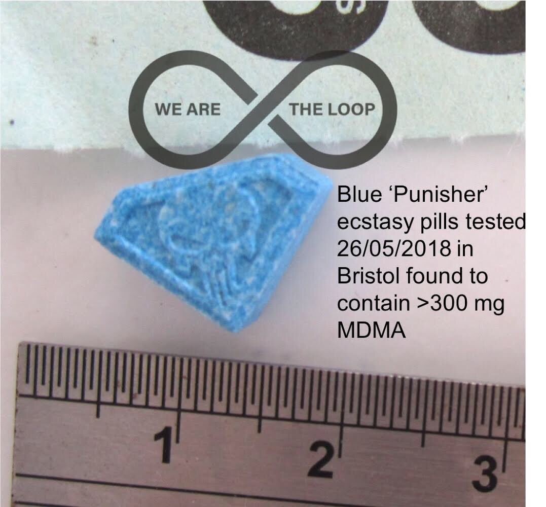Parklifefest's tweet photo. No doubt you have seen in the press about two very sad tragedies at a festival over the weekend.

There is a VERY strong batch of pills in circulation, with strength over 330mg. These tablets, along with others, can result in death. Please act responsibly &amp; look after each other. https://t.co/rfY1XixtCF