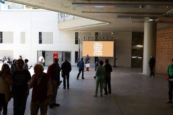 LightProject_ES's tweet image. El Mercado de San Antonio de Barcelona reabre sus puertas con un canal digital de Neo dlvr.it/QVRv6l