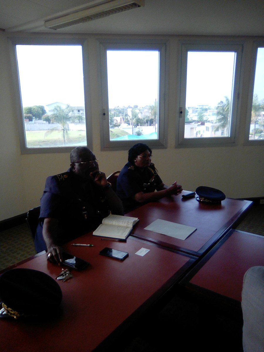 JUSTINTCOMM's tweet photo. #Gabon Mardi 29 mai 2018, séance de travail avec le CoChef de la Police sur la dématérialisation des PVs.@ANINFGA https://t.co/gZZrS3eNVy