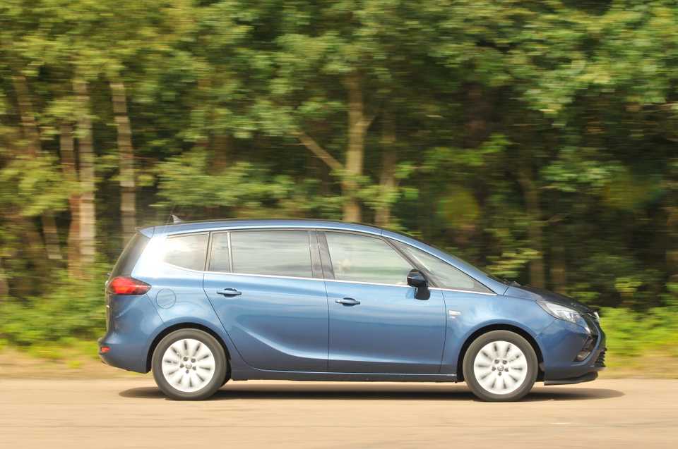 What Car It S The Ford S Max Vs Vauxhall Zafira Tourer In Our Used Mpv Twin Test T Co 0hsfzeluw8