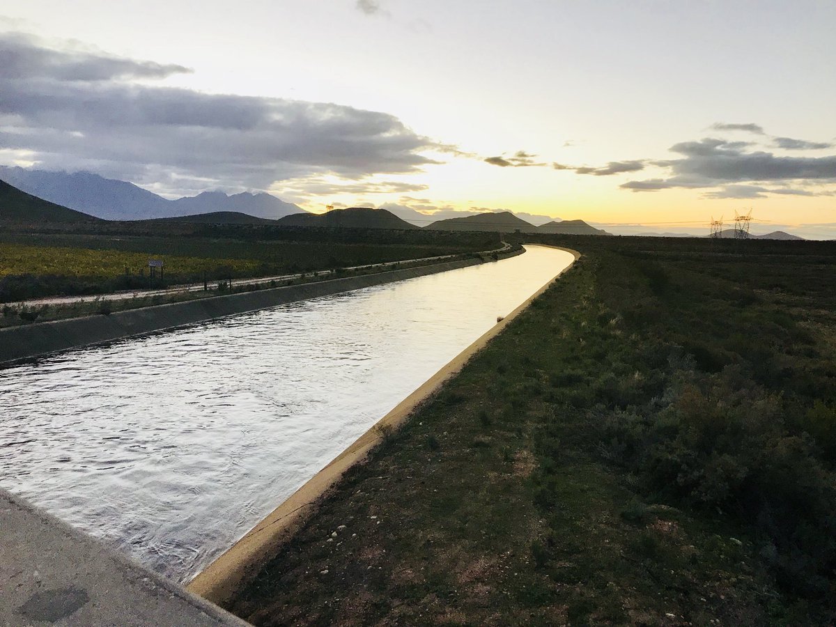markoroux's tweet photo. Massive inflow of water into brandvlei dam this morning from rawsonville area. #capewinelands recieving some proper autum rain! https://t.co/vmHcPsMCy1
