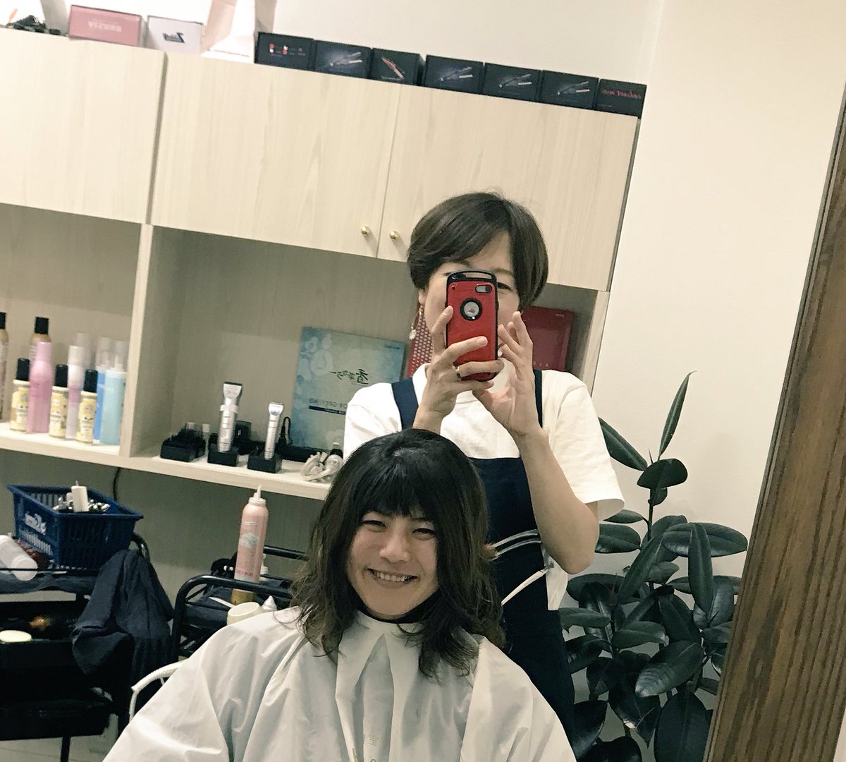 坂本紀子 美容師です 前髪 切る 切らない 悩んだ時は 可愛い楽しい2wayバングに 分け目を変えると 切ったことを無かったことにできます 笑 前髪カット 2wayバング 楽し