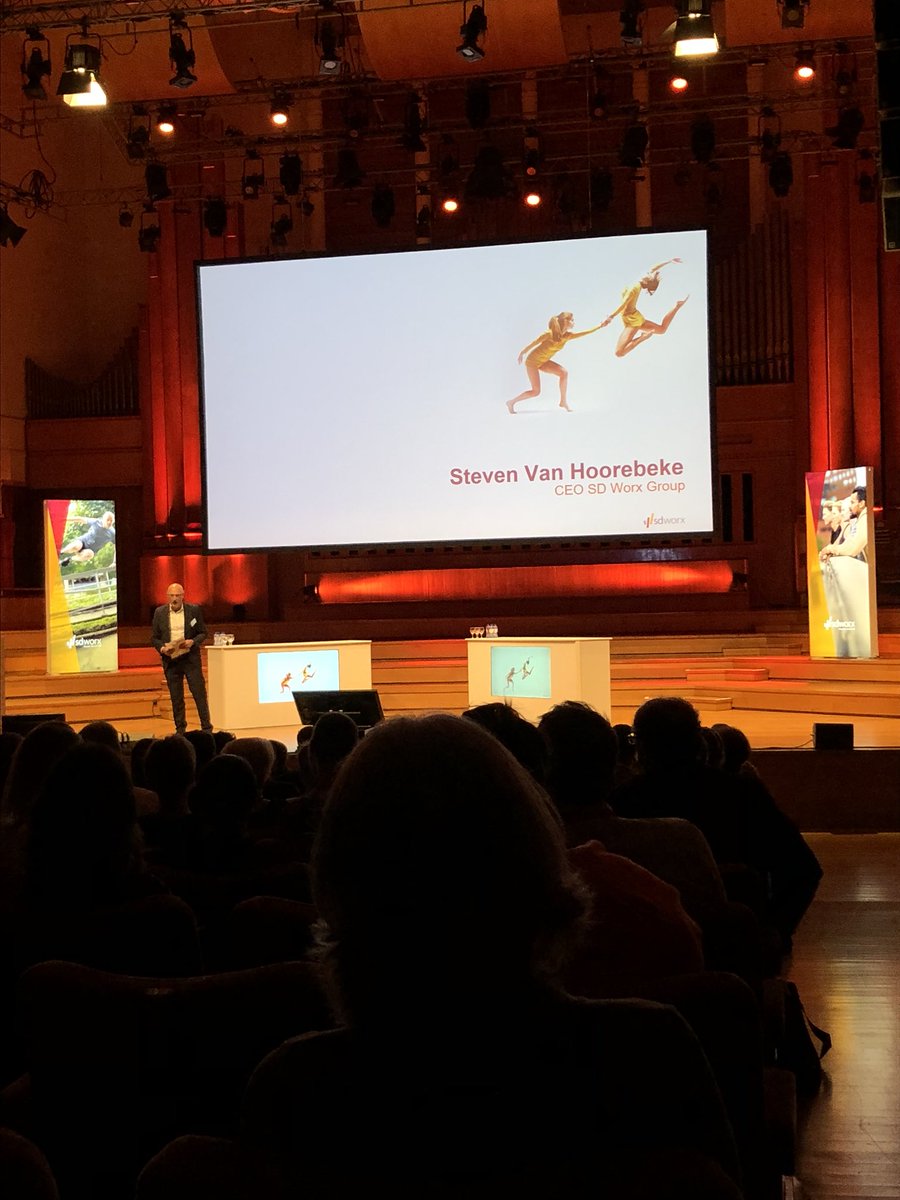 SDWorxBelgie's tweet photo. Steven Van Hoorebeke, CEO van de @SDWorx Group en Tom Wouters, Managing Director van @SDWorxBelgie heten meer dan 200 #HR-Directors en HR-Managers van harte welkom op de SD Worx Conference - The #FutureOfCollaboration. #Flexibility https://t.co/D45vfa3y5p