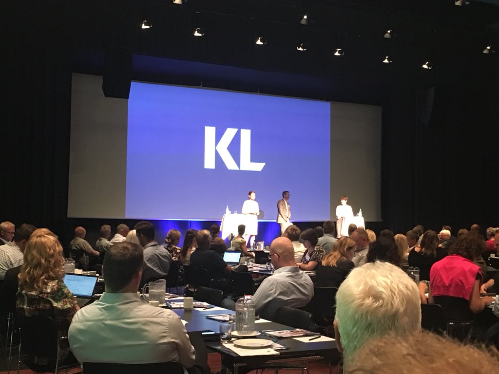 PoulDitlev69's tweet photo. Rikke Zeeberg og Laila Kildesgaard debattere samarbejde, innovation og dataetik på kommunernes digitaliseringstræf i Kolding #offdig #KD2018 @ZebergR @KildesgaardL https://t.co/NrZv2BpGuz