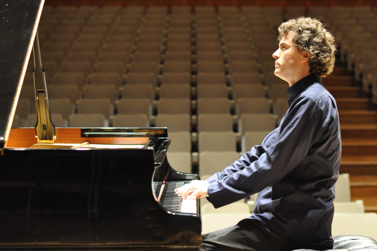 Maestro Arts (@maestro_arts) on Twitter photo #SeanRafferty presents <a href="/BBCInTune/">In Tune BBC Radio 3</a> tomorrow 1700. Guests include @paullewispiano performing live before solo recitals #Bristol #Cardiff & #London. Tenor <a href="/ben_hulett/">ben Hulett</a> & baritone <a href="/jnthnmcg/">Jonathan McGovern</a> before opening #GOFlute <a href="/GarsingtonOpera/">Garsington Opera</a> bbc.co.uk/programmes/b0b… #SeanRafferty presents <a href="/BBCInTune/">In Tune BBC Radio 3</a> tomorrow 1700. Guests include @paullewispiano performing live before solo recitals #Bristol #Cardiff & #London. Tenor <a href="/ben_hulett/">ben Hulett</a> & baritone <a href="/jnthnmcg/">Jonathan McGovern</a> before opening #GOFlute <a href="/GarsingtonOpera/">Garsington Opera</a> bbc.co.uk/programmes/b0b…