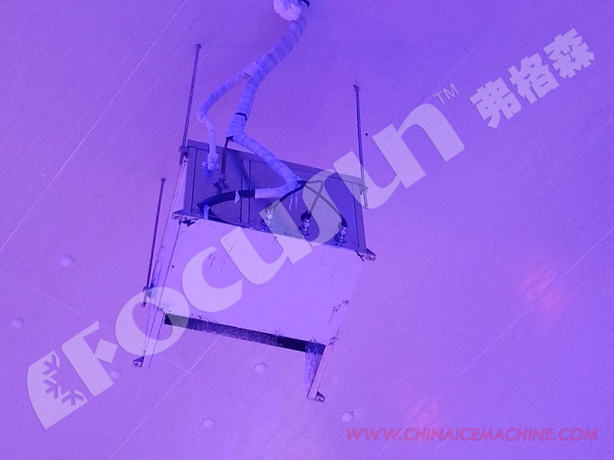 Focusun_Ice's tweet photo. Another #snow_room for amusement park. We, Focusun, only make #real_snow. #snow_house #snow #snow_maker #snow_making #snow_making_machine #snow_making_system #natural_snow #artificial_snow https://t.co/ttZoDuT2gn