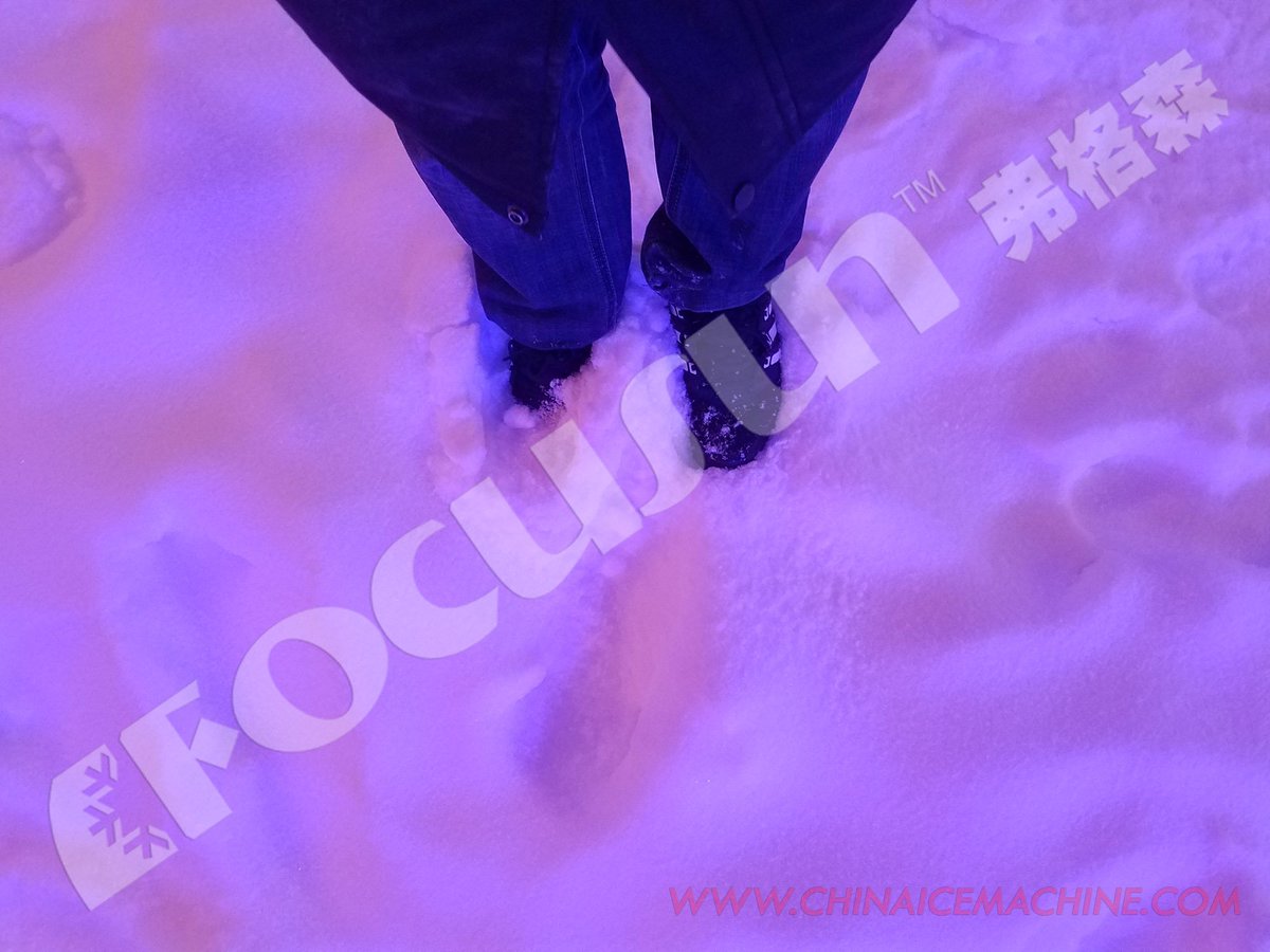 Focusun_Ice's tweet photo. Another #snow_room for amusement park. We, Focusun, only make #real_snow. #snow_house #snow #snow_maker #snow_making #snow_making_machine #snow_making_system #natural_snow #artificial_snow https://t.co/ttZoDuT2gn
