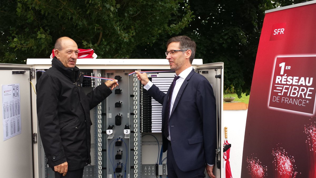 PCAMEO's tweet photo. C officiel ! #Marsilly inaugure la #fibre @AlticeFrance 1300 logements déjà éligibles en présence H. Pinaud Maire et G. Faure DRR https://t.co/sPBkRIB3Rb