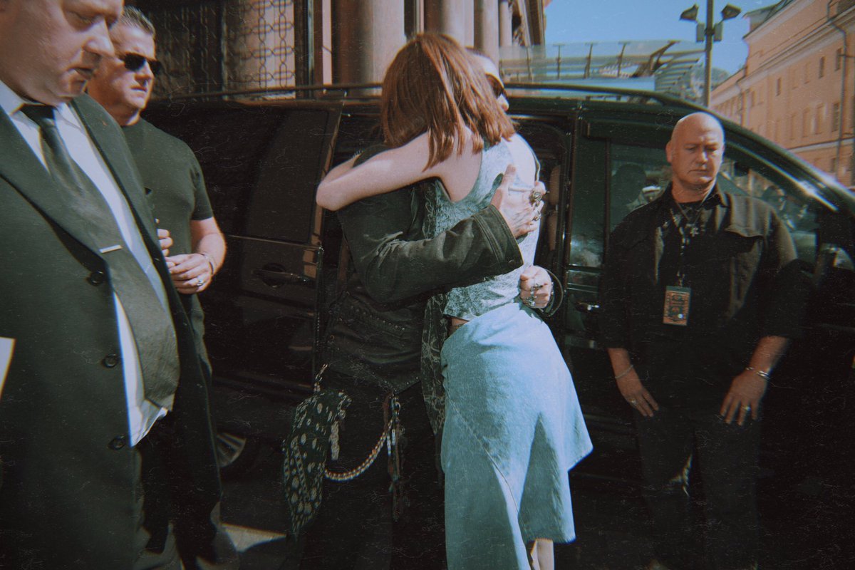 wrong_dreams's tweet image. Я наконец обняла любовь всей своей жизни.

Если кто сразу не узнал, то это человек, чья фотография бессменно стоит у меня на юпе.