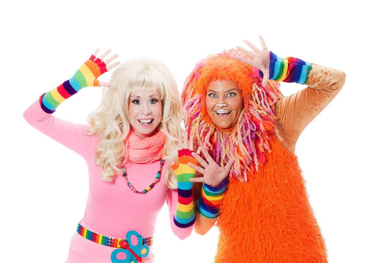 Mimi ja Kuku ovat Lasten Festareilla la 4.8.! Tule kokeilemaan Mimi-prinsessan aurinkolintubalettia ja testaa voimiasi gorillapainissa. Heittäydy mukaan villiin musiikkijoogaseikkailuun! :) #LastenFestarit2018 #MimijaKuku #eläinystävämme #joogaleikki #lastenkulttuuri