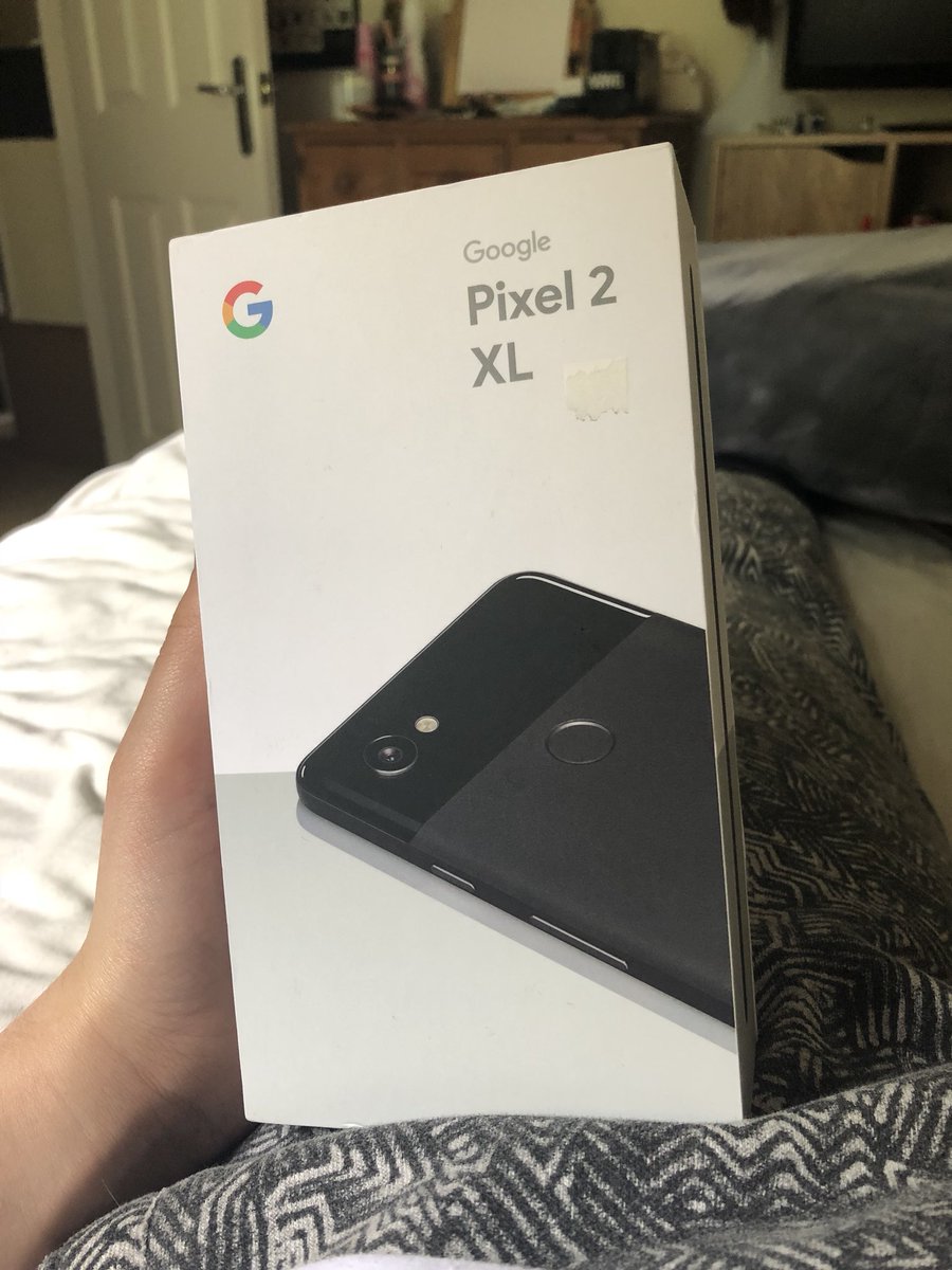 RageDarling's tweet image. Hello 👀👀 #Pixel2 #AndroidOverApple