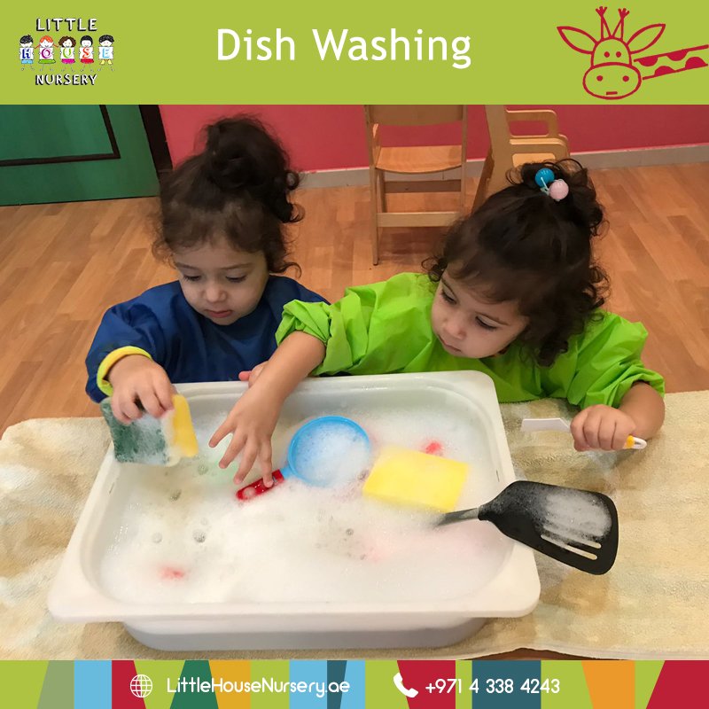 Littlehouseae's tweet photo. In Ms. Ida's class,our little children were washing dishes
Well done sweet little ones,you did a great job!😀
(This activity focuses on Physical Development Area,Fine Motor Skills)
#British_Curriculum #nursery #dubai #activity #Physical_development 
#little_house #Children #Fun https://t.co/dUM0RLB09A